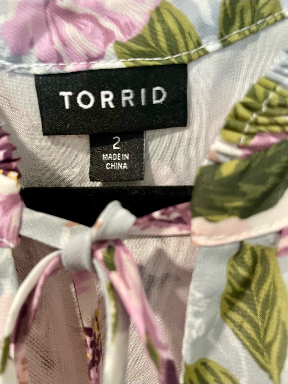 torrid Lavender & Green Floral Tie-Neck Sleeveless Top - Picture 3 of 3